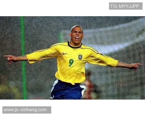 球场默哀致敬足球传奇人物永载史册的光辉足迹 球场默哀致敬足球传奇人物永载史册的光辉足迹